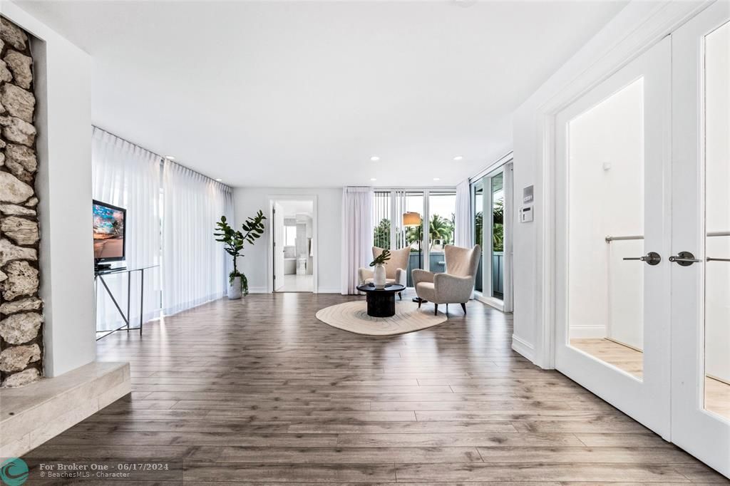 Recently Sold: $3,900,000 (3 beds, 3 baths, 4932 Square Feet)