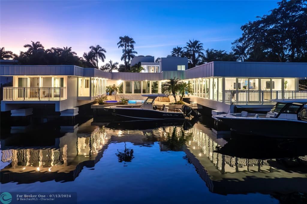 Recently Sold: $3,900,000 (3 beds, 3 baths, 4932 Square Feet)