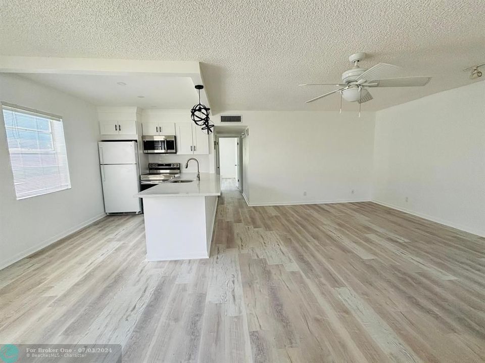 For Rent: $1,880 (2 beds, 2 baths, 907 Square Feet)