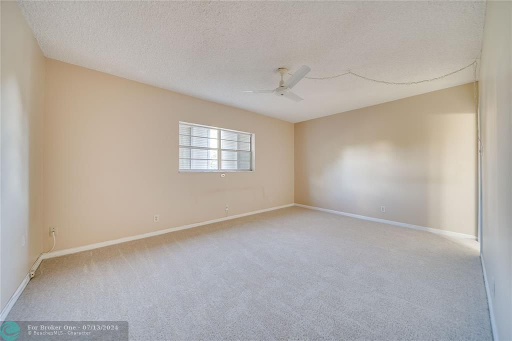 For Sale: $164,900 (2 beds, 2 baths, 1242 Square Feet)