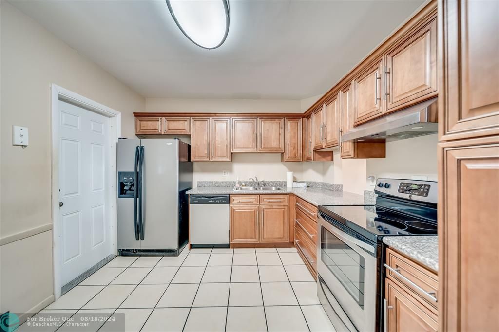 For Sale: $164,900 (2 beds, 2 baths, 1242 Square Feet)