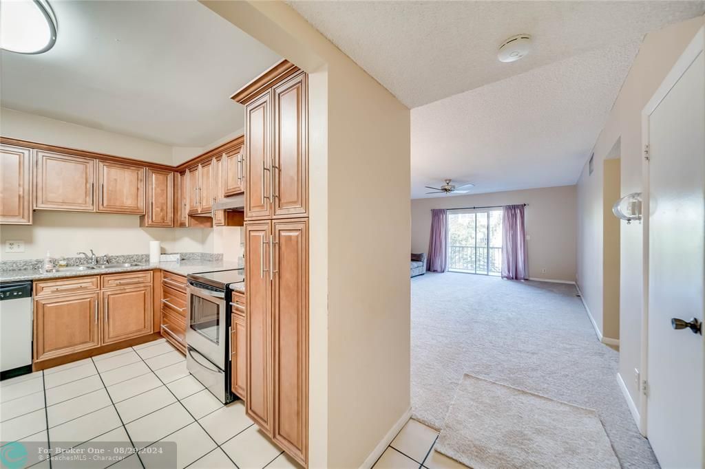 For Sale: $164,900 (2 beds, 2 baths, 1242 Square Feet)