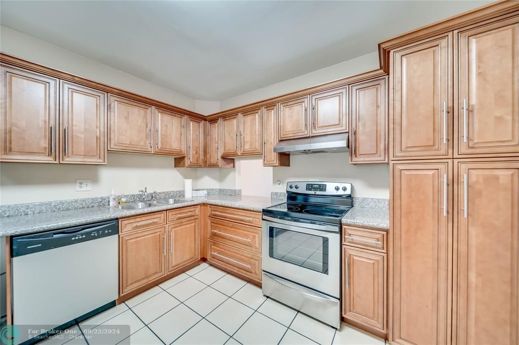 For Sale: $164,900 (2 beds, 2 baths, 1242 Square Feet)