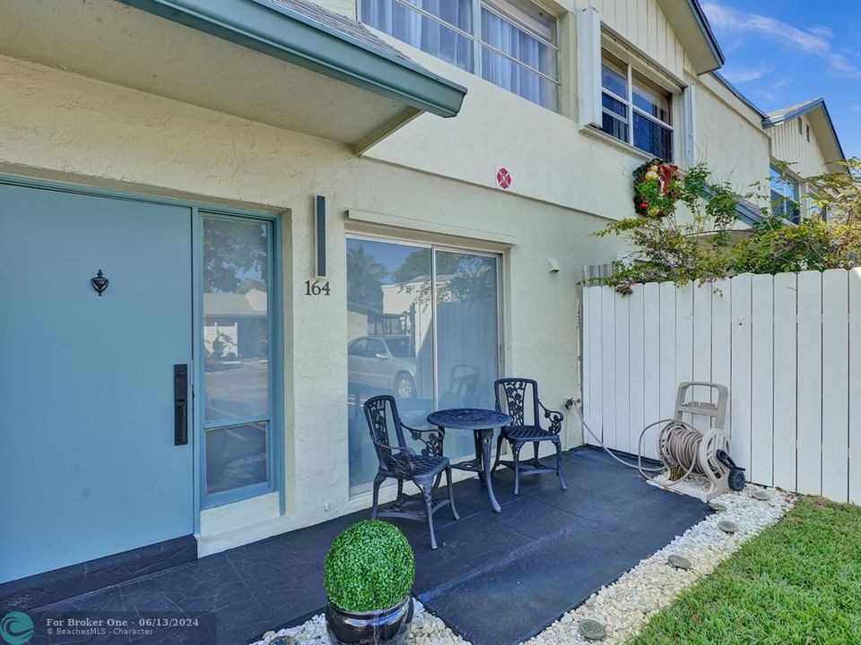 Active With Contract: $245,000 (2 beds, 1 baths, 1054 Square Feet)