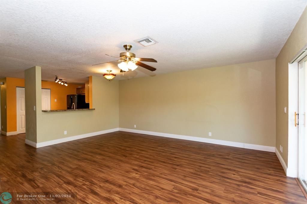 For Sale: $369,800 (3 beds, 2 baths, 1596 Square Feet)