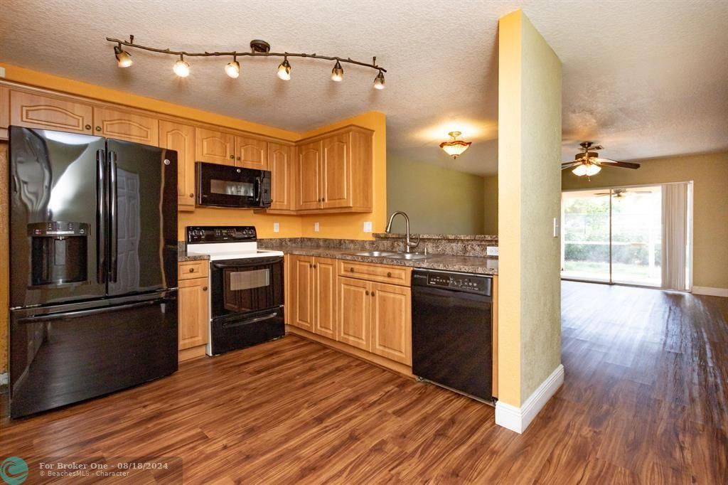 For Sale: $369,800 (3 beds, 2 baths, 1596 Square Feet)