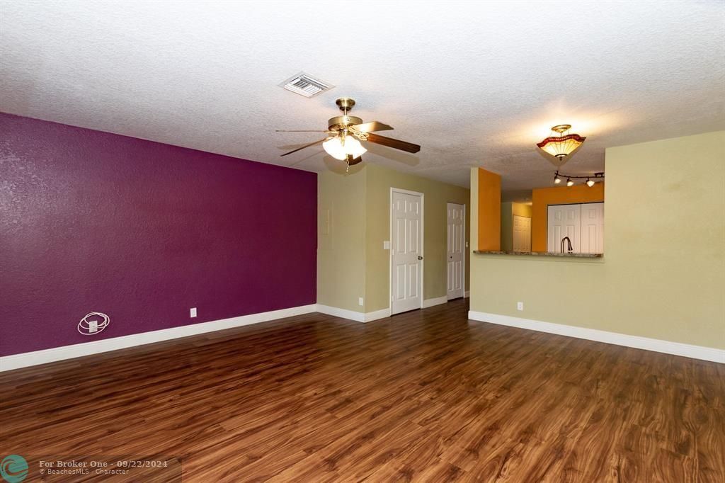 For Sale: $369,800 (3 beds, 2 baths, 1596 Square Feet)