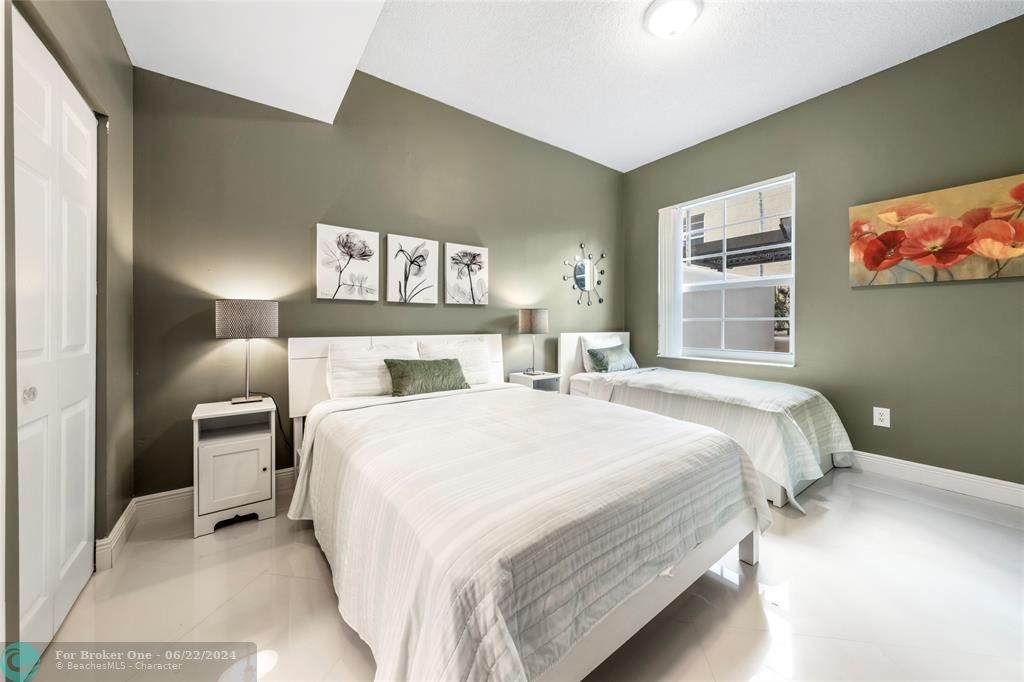 Active With Contract: $3,250 (2 beds, 2 baths, 1148 Square Feet)