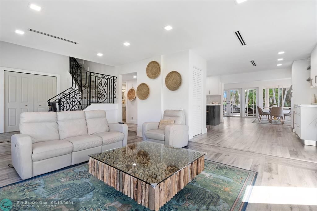 For Sale: $2,475,000 (4 beds, 4 baths, 2489 Square Feet)