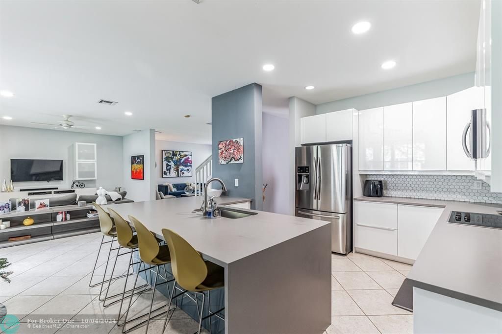 Active With Contract: $895,000 (5 beds, 4 baths, 2672 Square Feet)