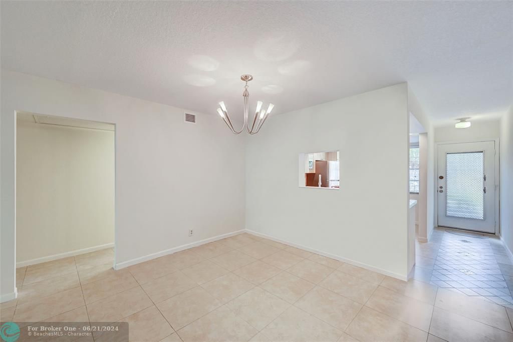 Active With Contract: $1,950 (2 beds, 2 baths, 1162 Square Feet)