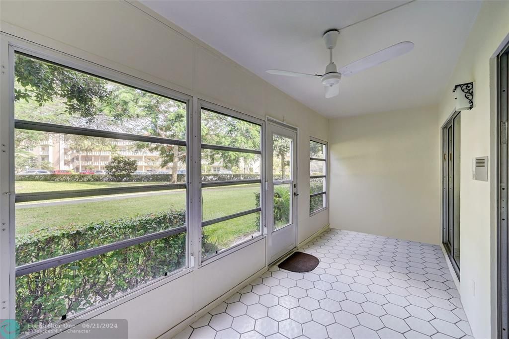 Active With Contract: $1,950 (2 beds, 2 baths, 1162 Square Feet)