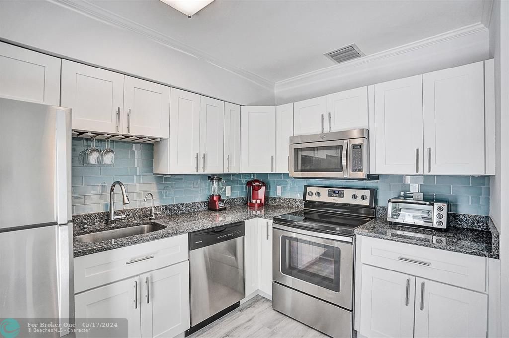 For Sale: $4,900 (2 beds, 2 baths, 900 Square Feet)