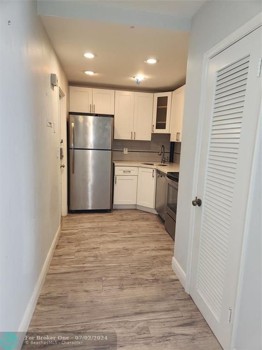 Active With Contract: $181,999 (1 beds, 1 baths, 750 Square Feet)