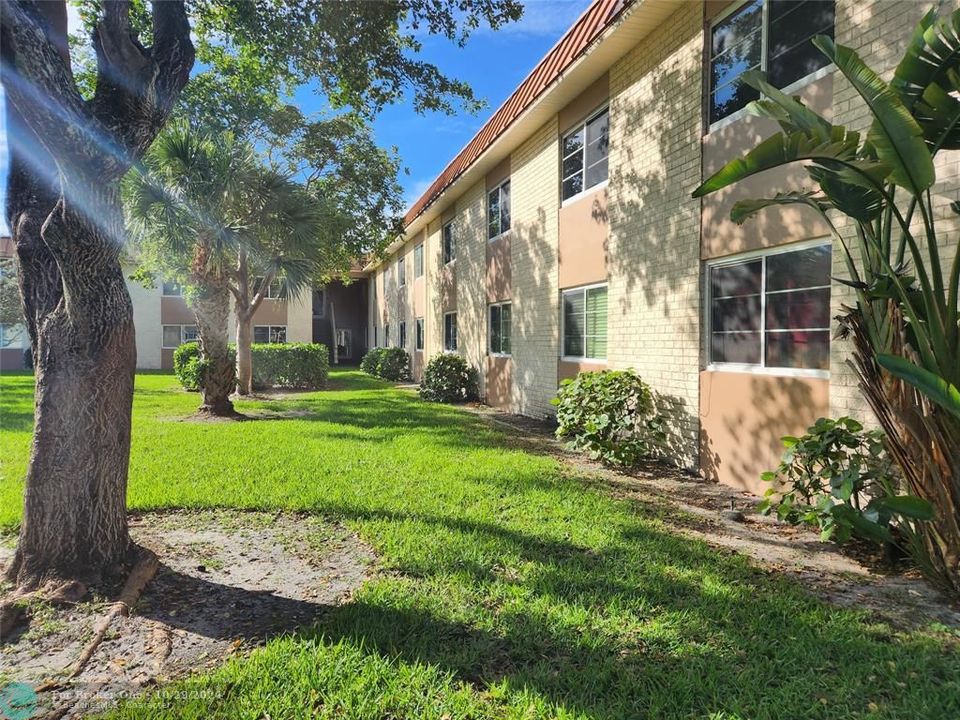 Active With Contract: $181,999 (1 beds, 1 baths, 750 Square Feet)