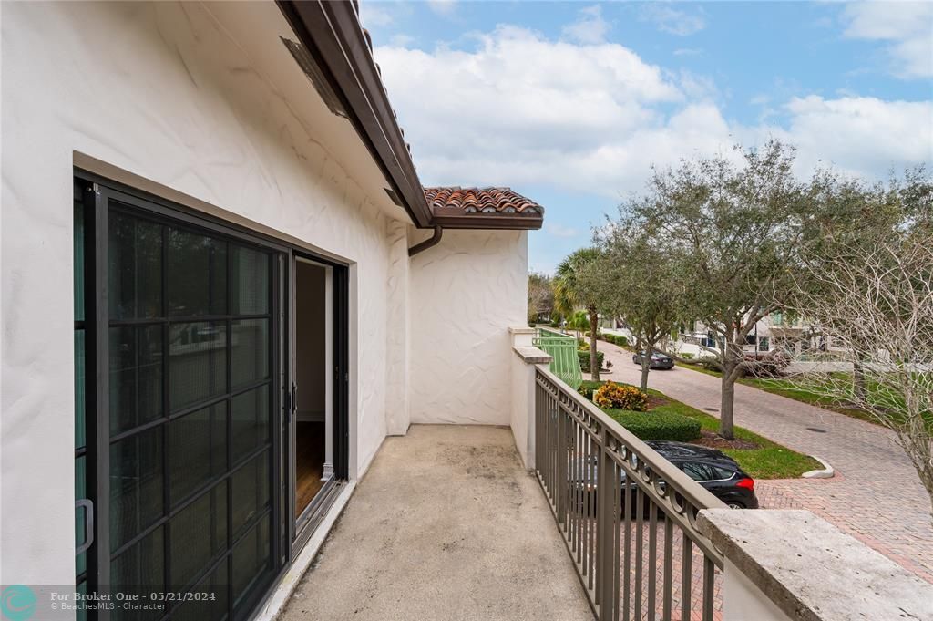 Active With Contract: $638,500 (3 beds, 2 baths, 2017 Square Feet)