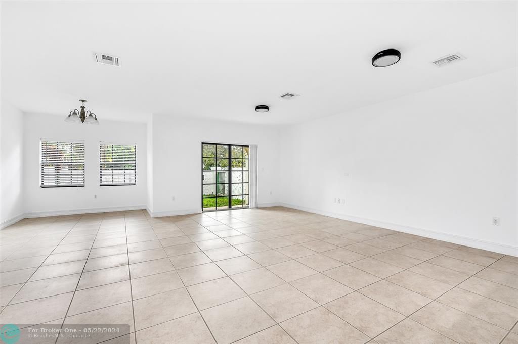 Active With Contract: $638,500 (3 beds, 2 baths, 2017 Square Feet)