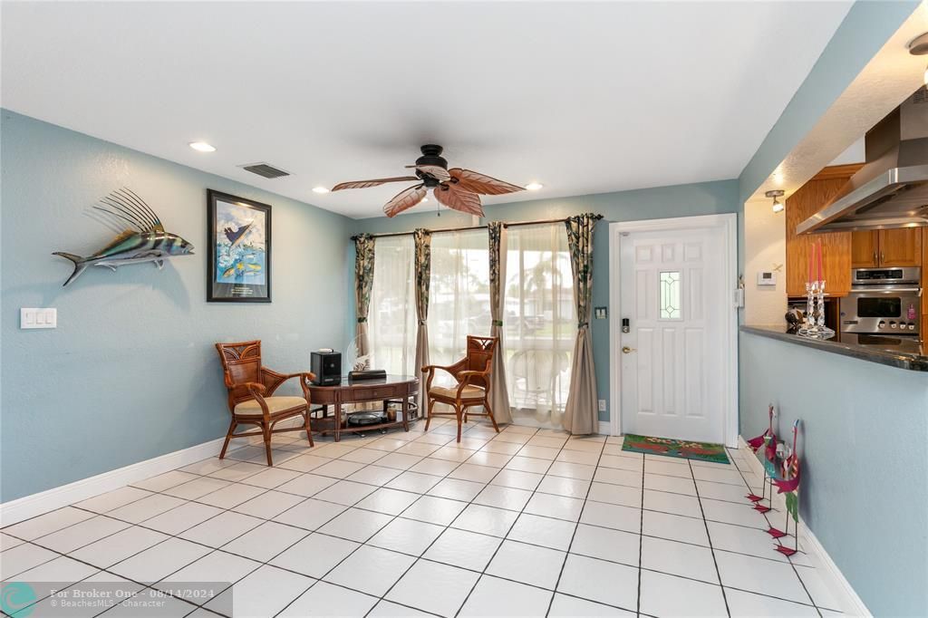 Active With Contract: $849,500 (3 beds, 2 baths, 1600 Square Feet)