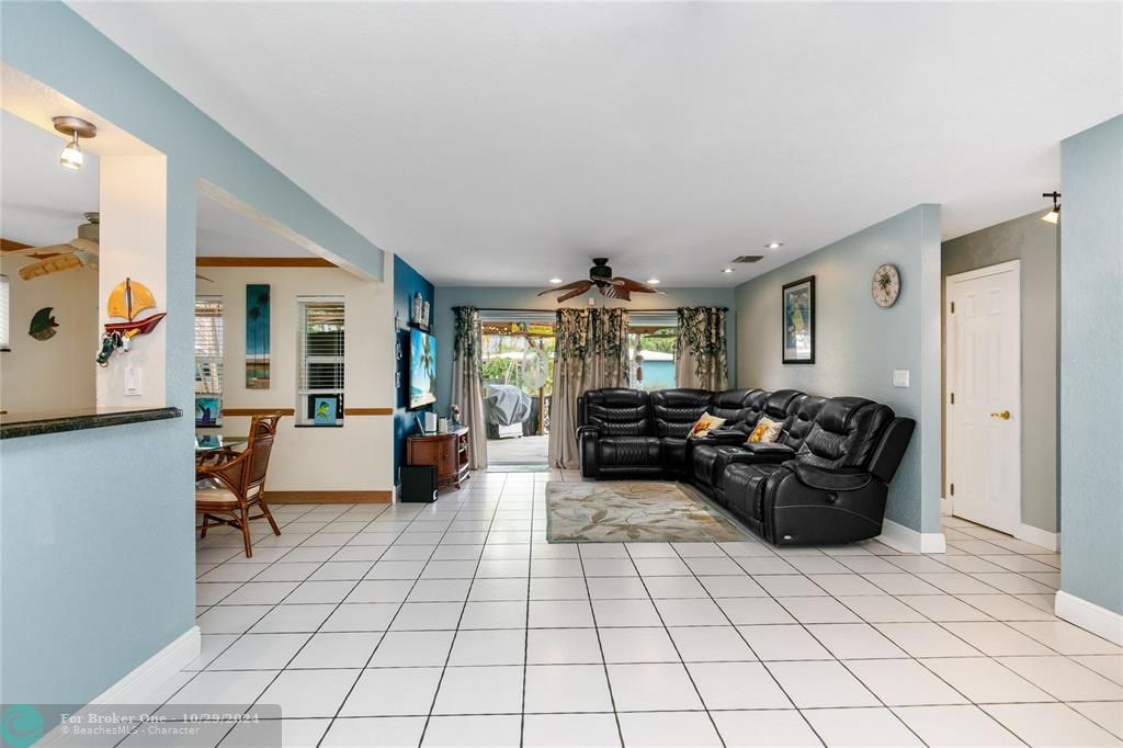 Active With Contract: $849,500 (3 beds, 2 baths, 1600 Square Feet)