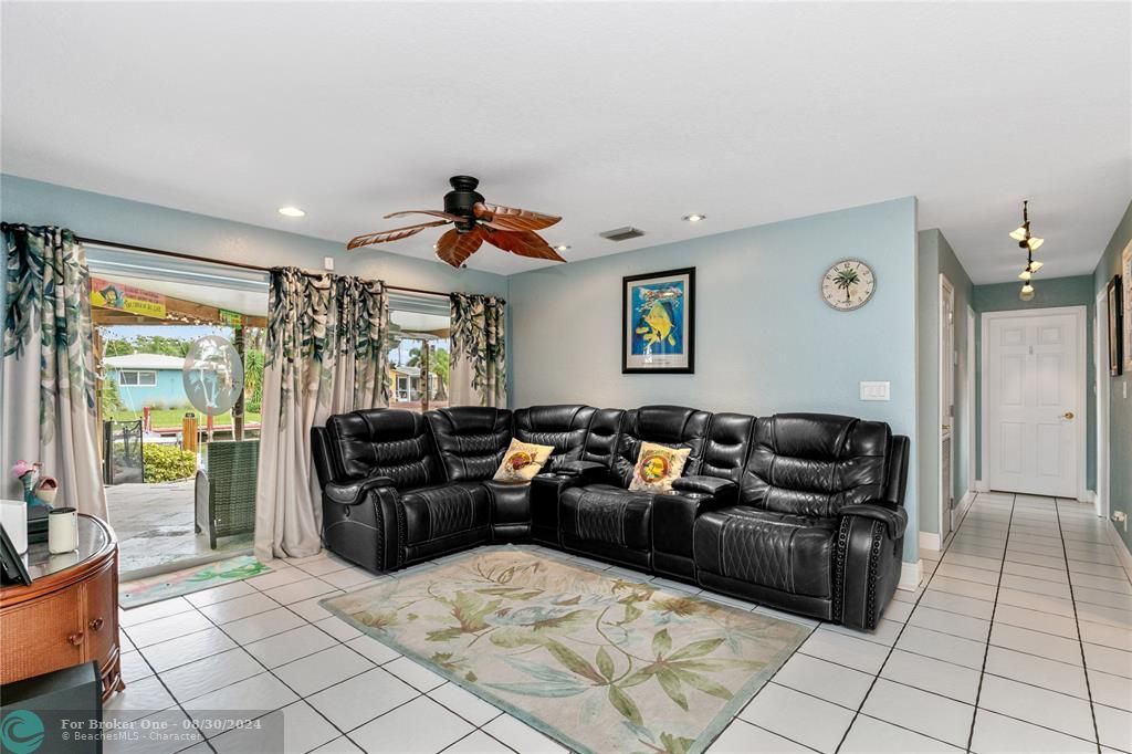 Active With Contract: $849,500 (3 beds, 2 baths, 1600 Square Feet)