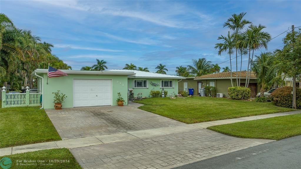 Active With Contract: $849,500 (3 beds, 2 baths, 1600 Square Feet)