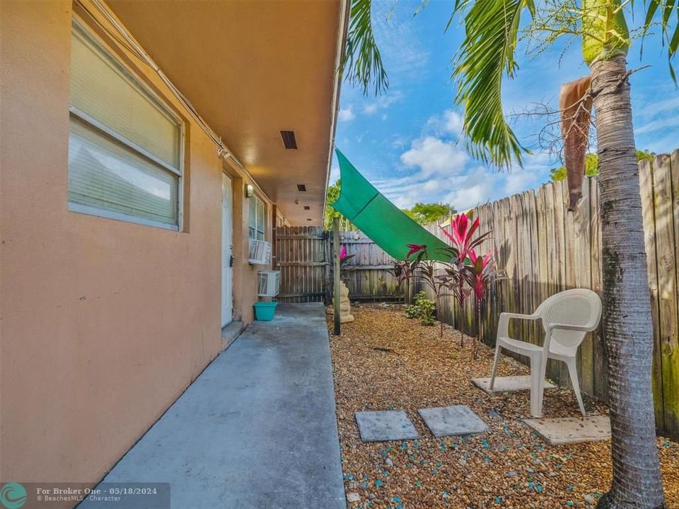 For Sale: $1,900 (2 beds, 1 baths, 2792 Square Feet)