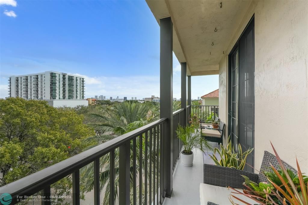 Recently Sold: $439,000 (2 beds, 2 baths, 1280 Square Feet)