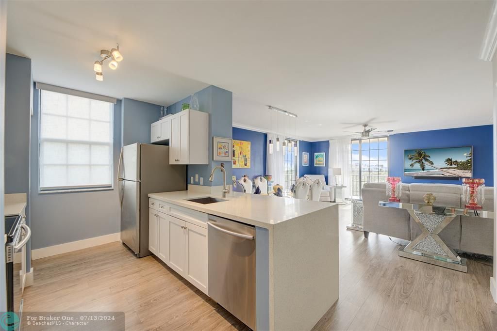 Active With Contract: $439,000 (2 beds, 2 baths, 1280 Square Feet)