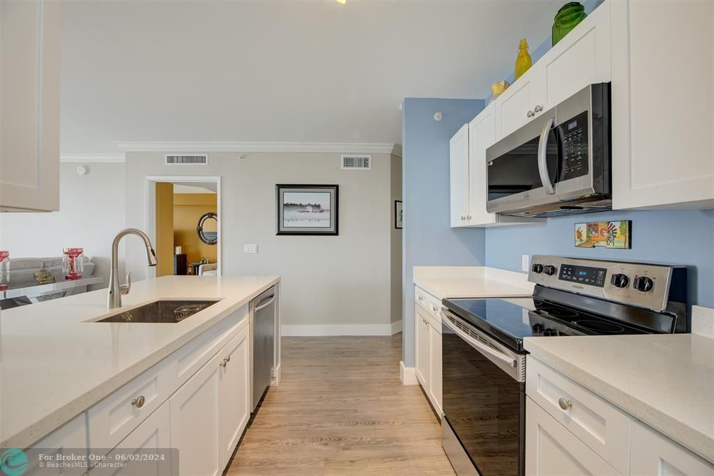 Active With Contract: $439,000 (2 beds, 2 baths, 1280 Square Feet)