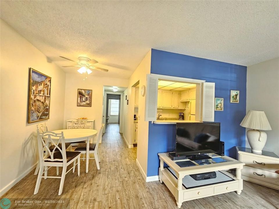 For Sale: $98,000 (1 beds, 1 baths, 599 Square Feet)