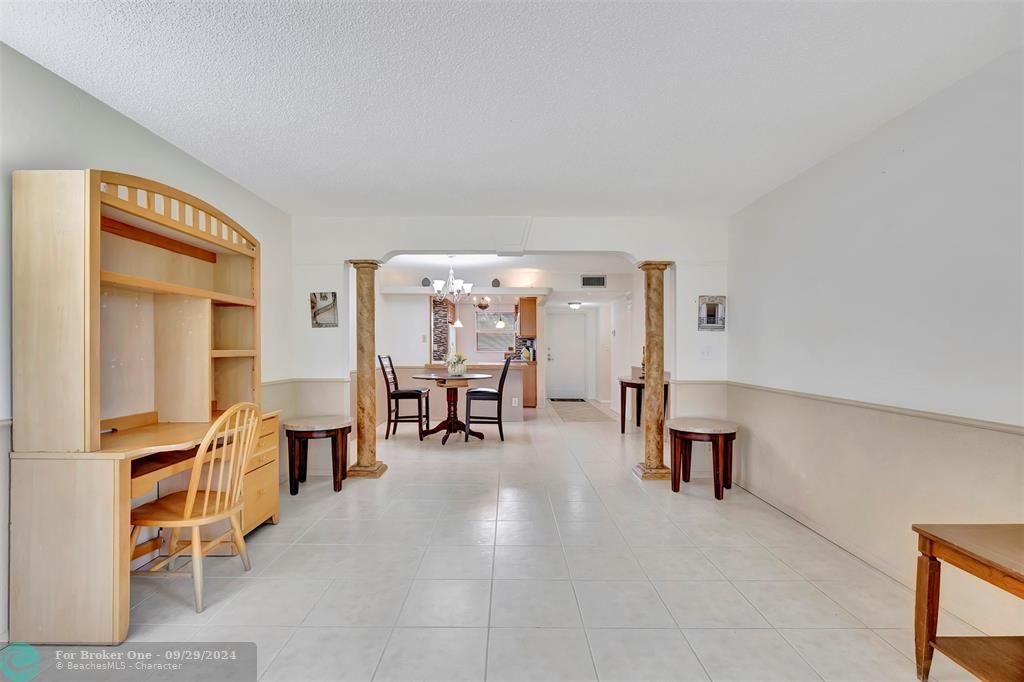 For Sale: $145,000 (1 beds, 1 baths, 825 Square Feet)