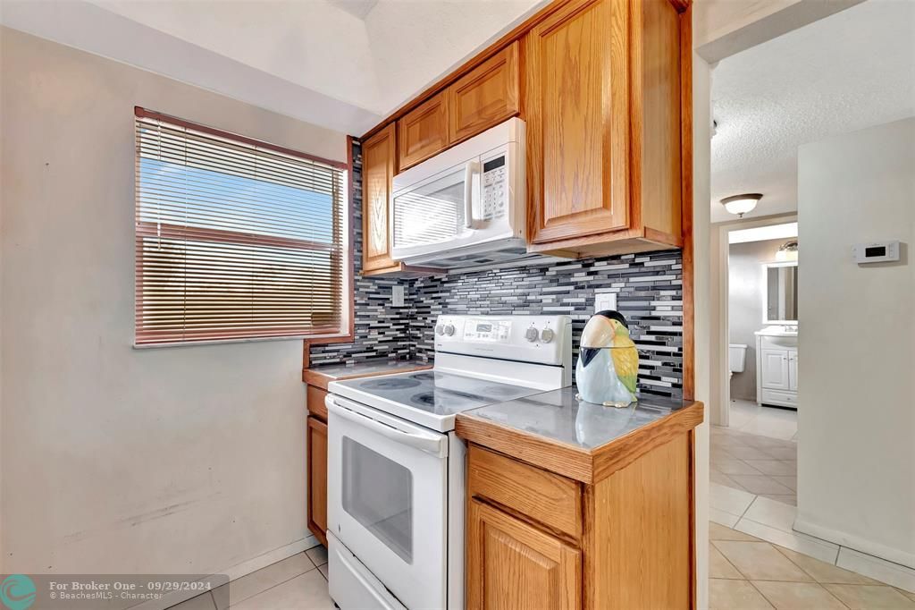 For Sale: $145,000 (1 beds, 1 baths, 825 Square Feet)