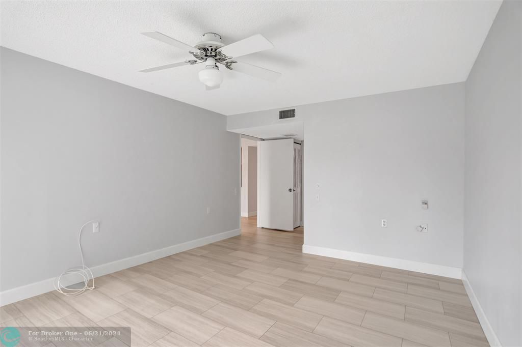 Recently Sold: $129,900 (1 beds, 1 baths, 778 Square Feet)