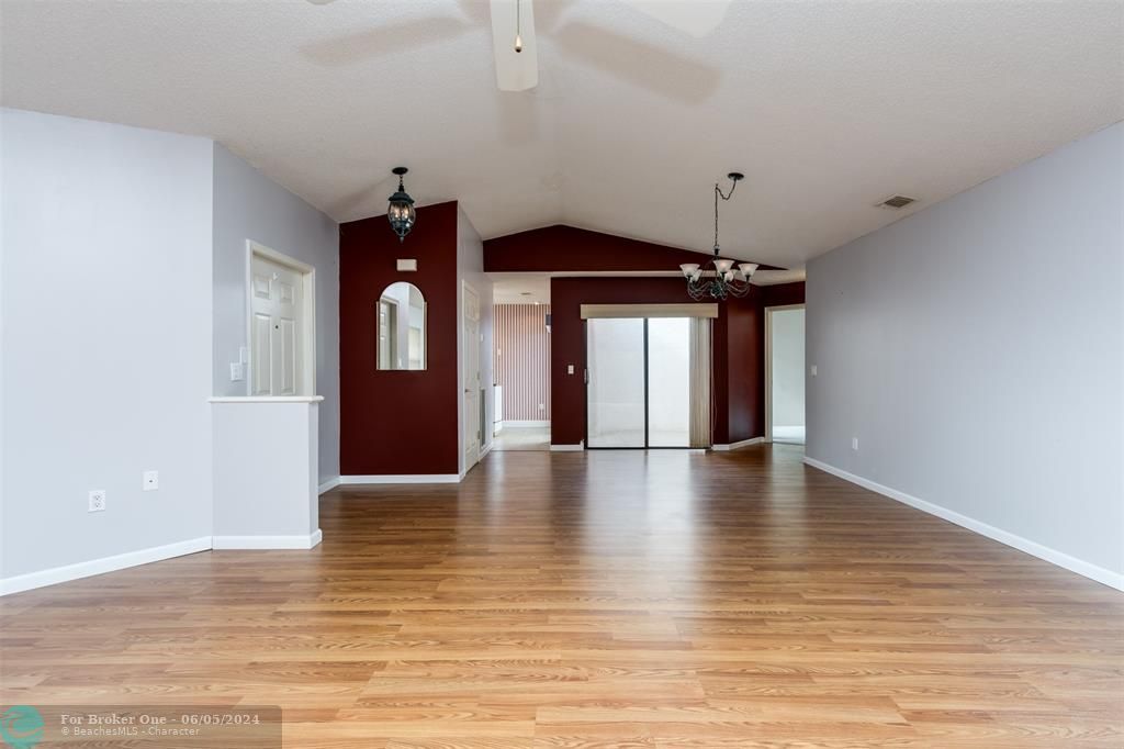 Active With Contract: $405,000 (3 beds, 2 baths, 1393 Square Feet)