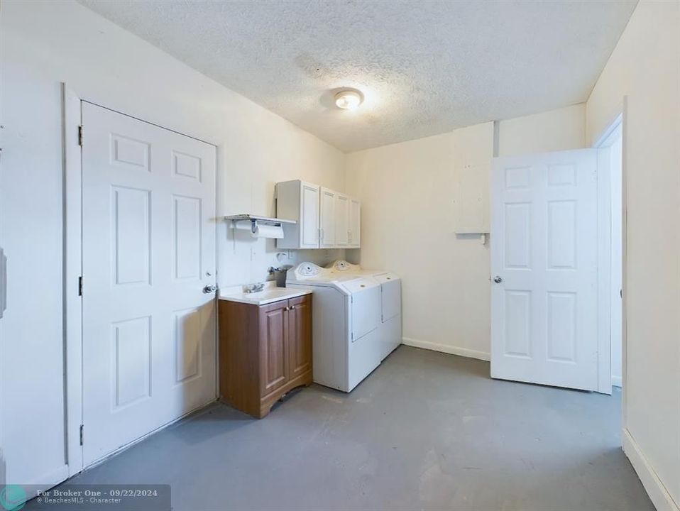 For Sale: $368,000 (3 beds, 2 baths, 1260 Square Feet)