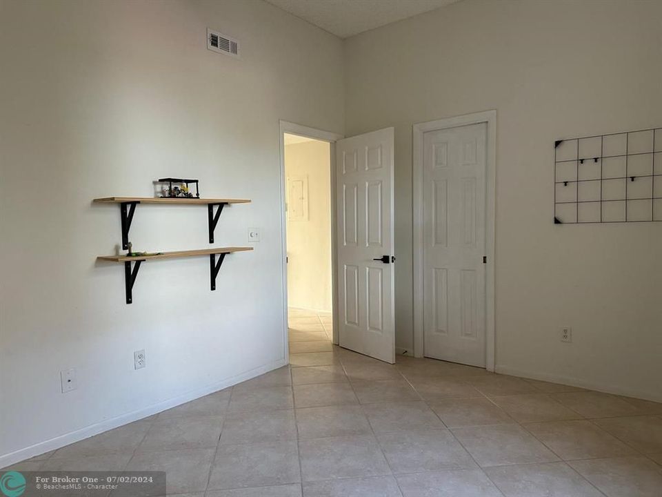 For Sale: $369,000 (2 beds, 2 baths, 1323 Square Feet)