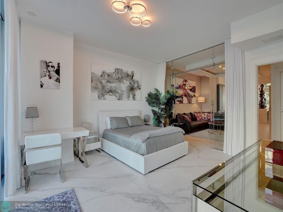 Active With Contract: $3,999,000 (3 beds, 3 baths, 2787 Square Feet)