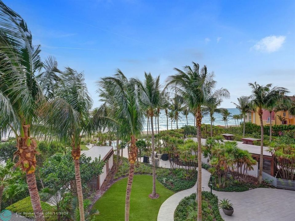 Active With Contract: $3,999,000 (3 beds, 3 baths, 2787 Square Feet)