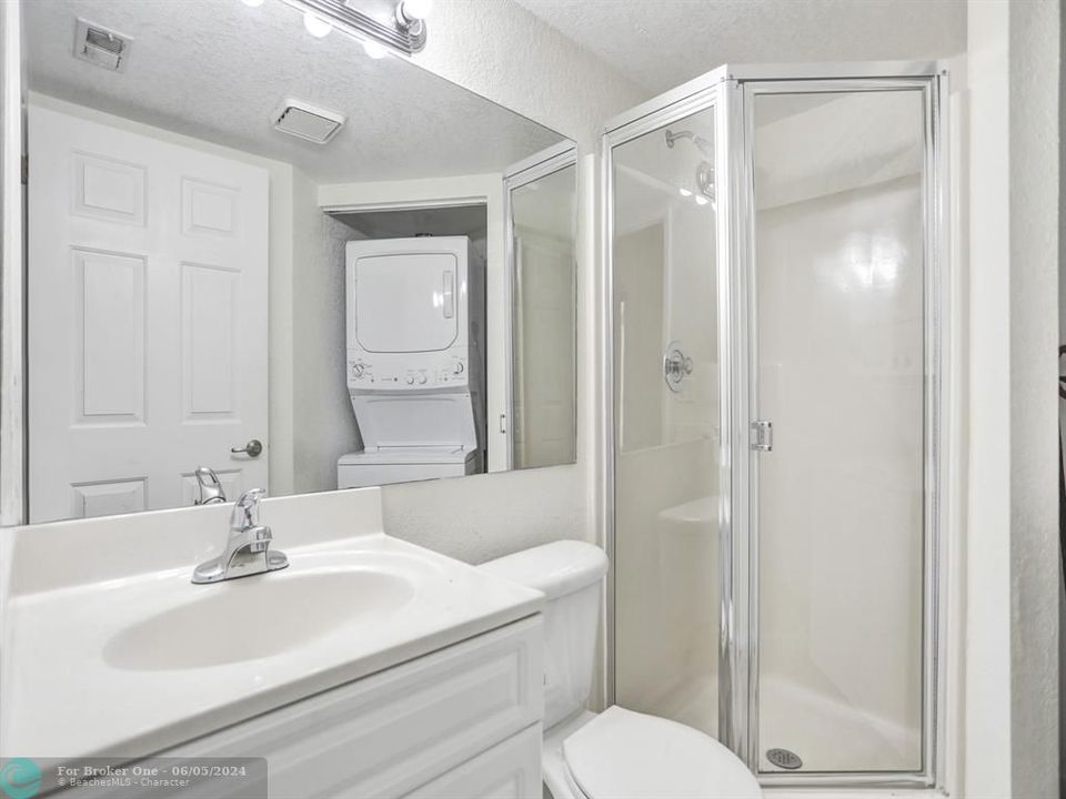 Под контрактом: $404,900 (3 спален, 3 ванн, 1364 Квадратных фут)