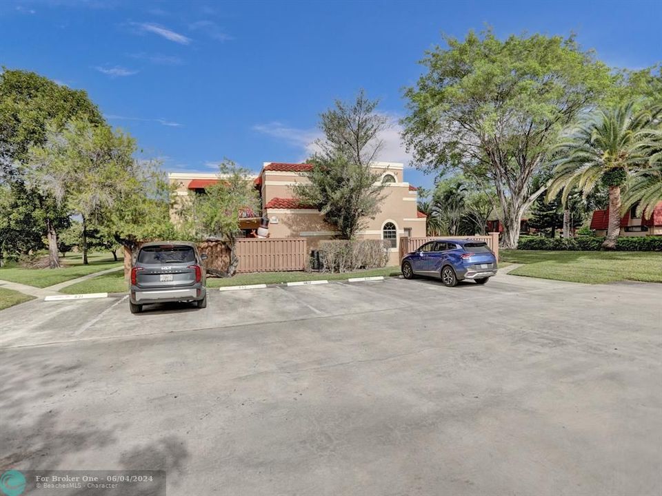 Active With Contract: $404,900 (3 beds, 3 baths, 1364 Square Feet)