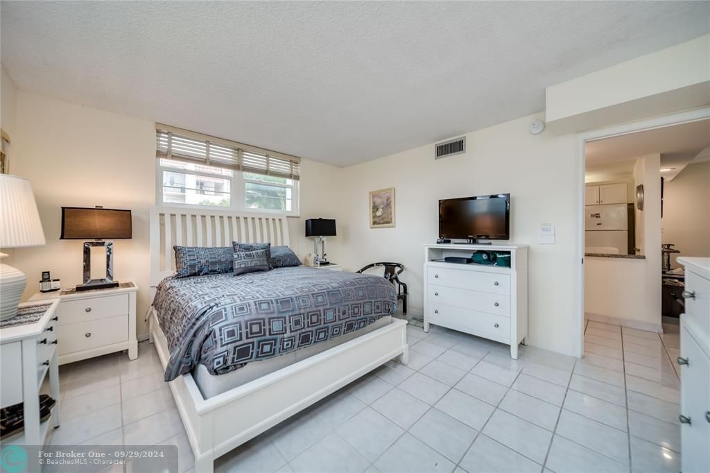 For Sale: $244,900 (2 beds, 2 baths, 1170 Square Feet)