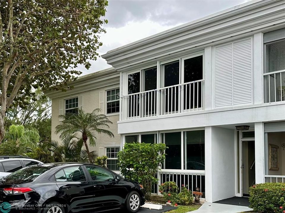 Active With Contract: $3,300 (2 beds, 2 baths, 1200 Square Feet)