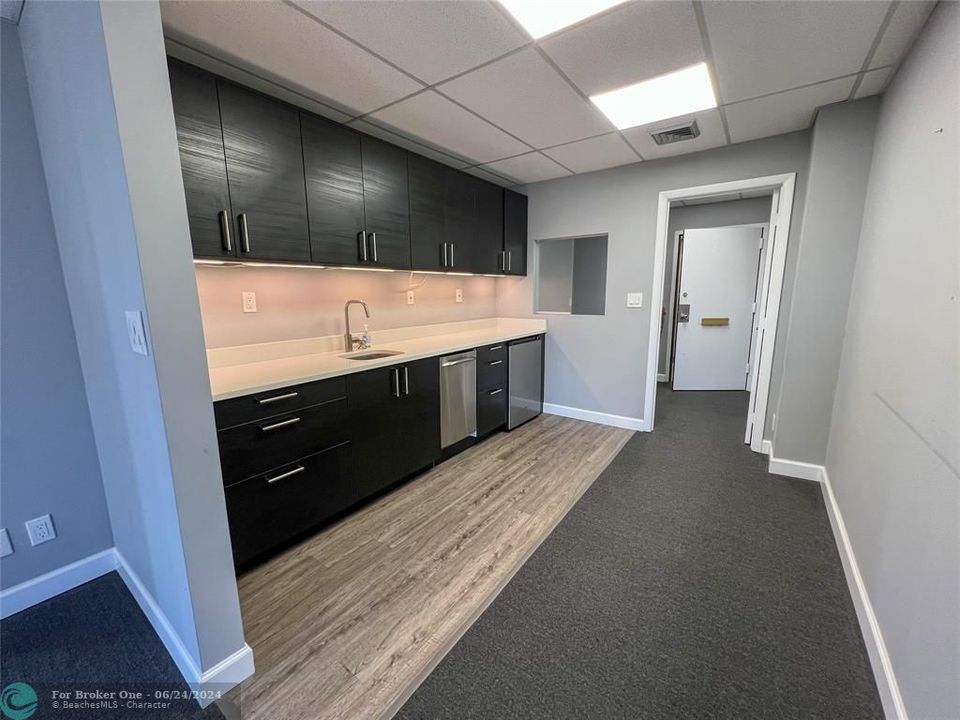 Active With Contract: $2,350 (0 beds, 0 baths, 0 Square Feet)