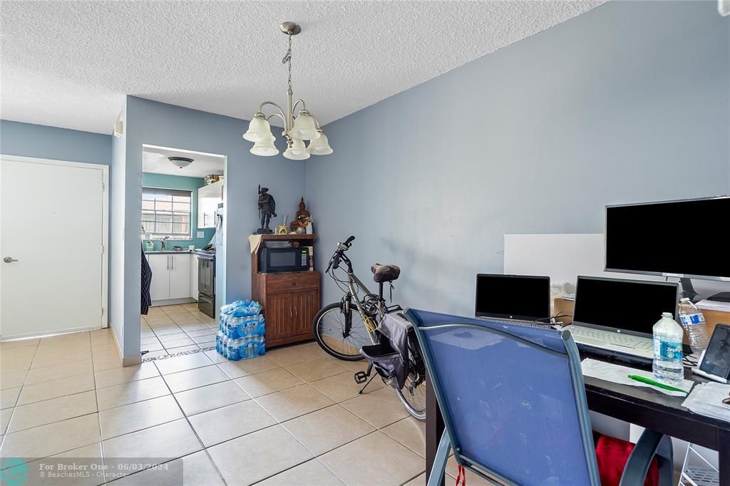 For Sale: $178,000 (1 beds, 1 baths, 670 Square Feet)