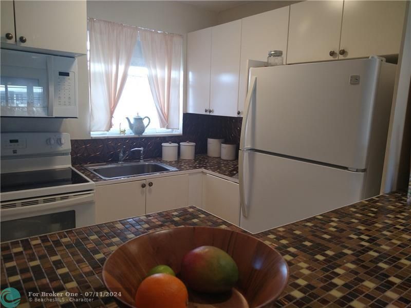 For Sale: $107,000 (1 beds, 1 baths, 600 Square Feet)