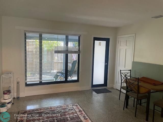 For Sale: $1,995 (2 beds, 1 baths, 660 Square Feet)