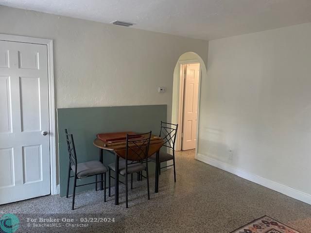 For Sale: $1,995 (2 beds, 1 baths, 660 Square Feet)