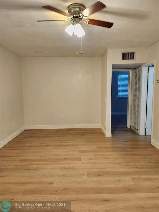 Active With Contract: $2,400 (2 beds, 1 baths, 687 Square Feet)