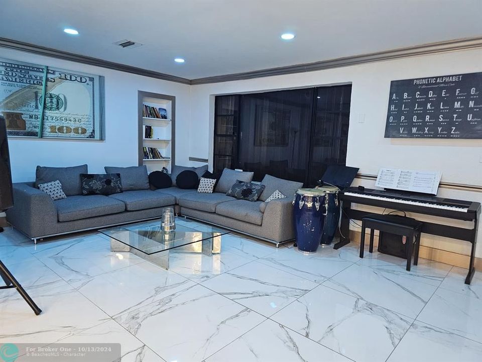 En Venta: $639,900 (4 camas, 3 baños, 2113 Pies cuadrados)