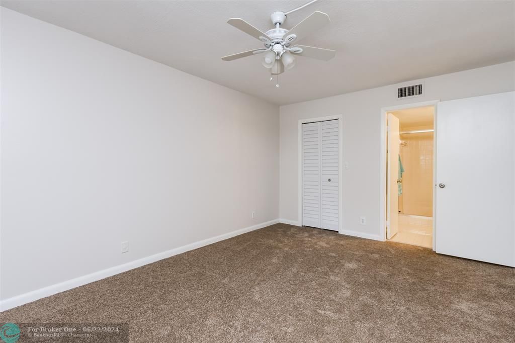 Active With Contract: $2,300 (2 beds, 2 baths, 946 Square Feet)